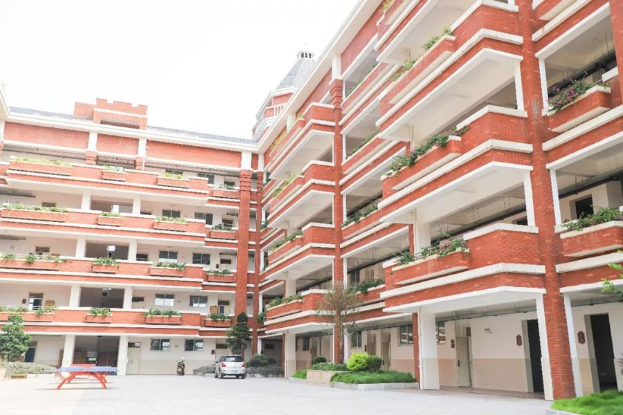 宜賓東辰國際學(xué)校