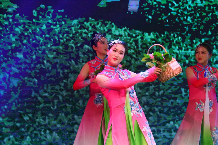 宜賓東辰學(xué)校  舞蹈 《茶韻酒香》